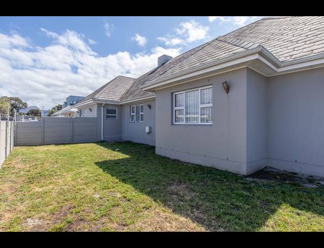 3 BEDROOM HOUSE FOR SALE IN HEATHFIELD